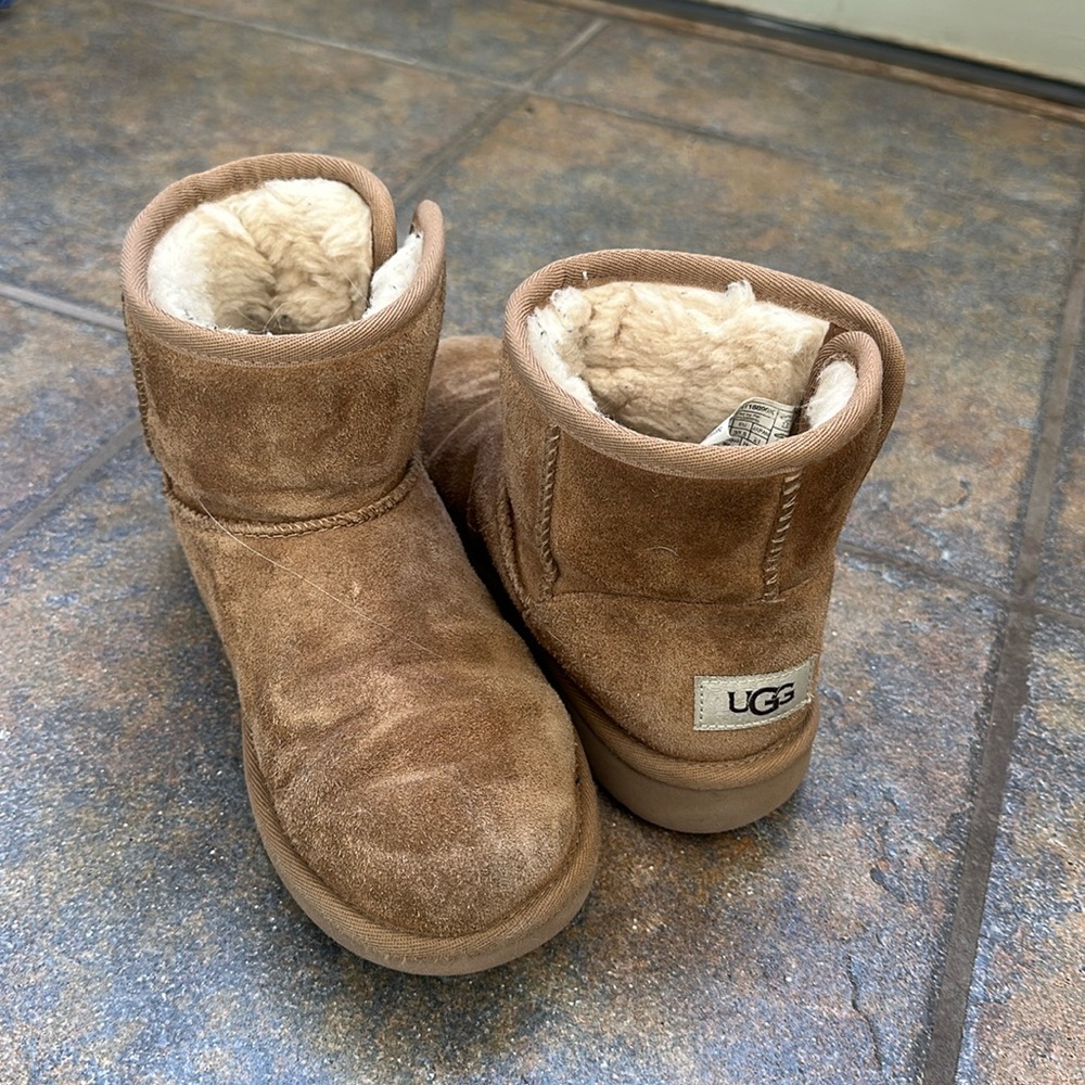 Girls Tan Uggs